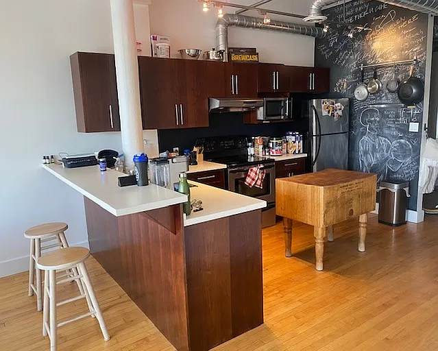 1 bed, 1.0 bath, 915 sqft, $1,695 — Photo 2