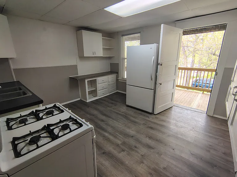1112 Crosby St #2 — Photo 3