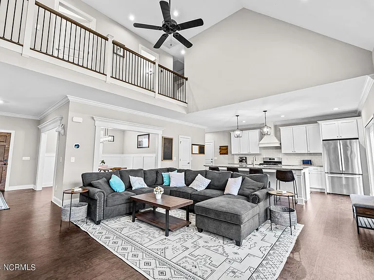 182 Lakeview Dr — Photo 17