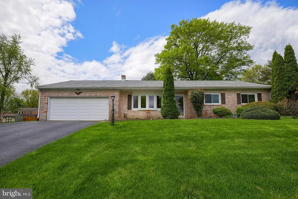 350 Shetland Dr photo 1