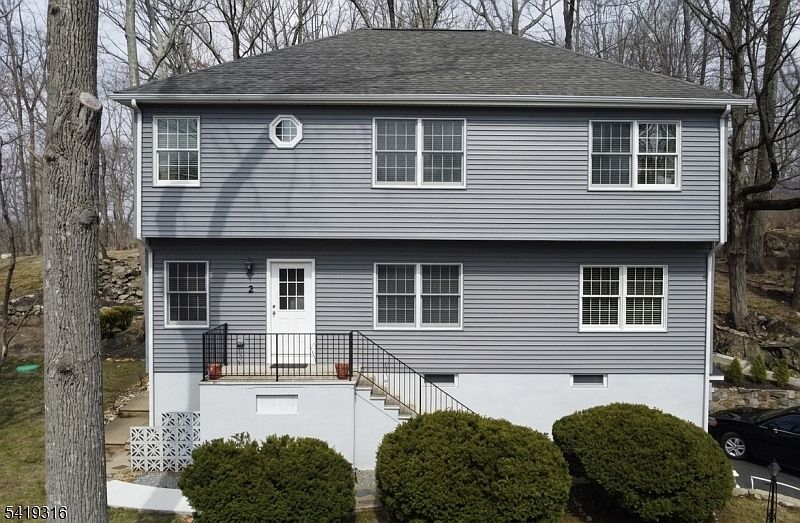 1st image of 2 Lilac Rd