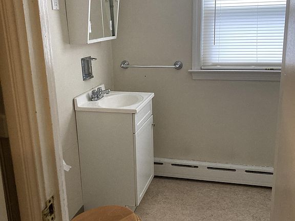 2nd image of 89 Willow St #3