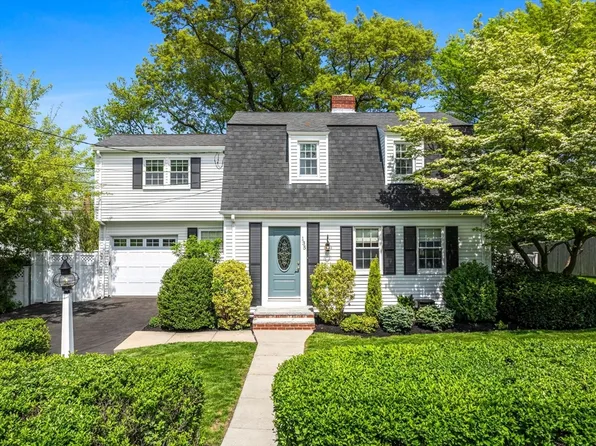 135 Eastwood Circuit, West Roxbury, MA 02132