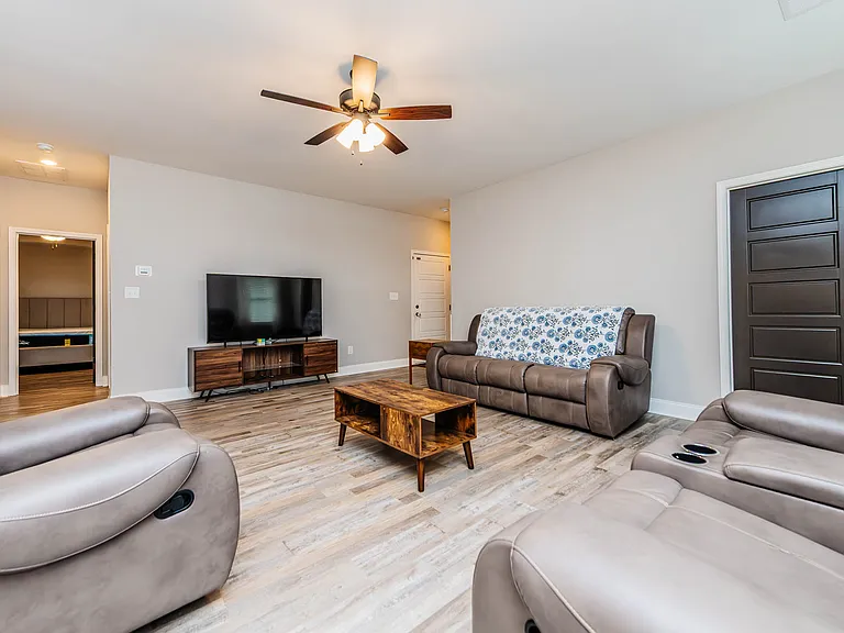 124 Allentown Ct — Photo 5