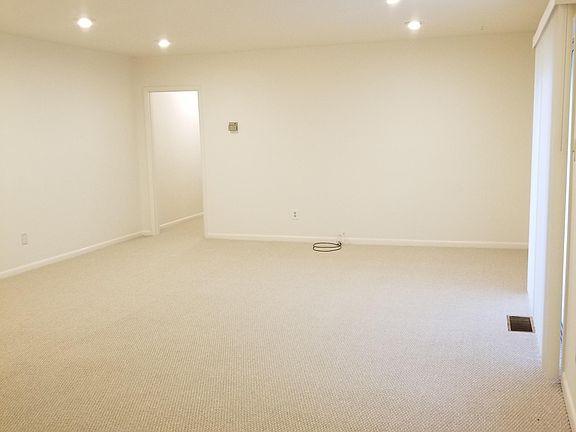 3rd image of 10667 Montrose Ave APT 202