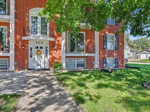 909 W 1st St APT 7, Pella, IA 50219