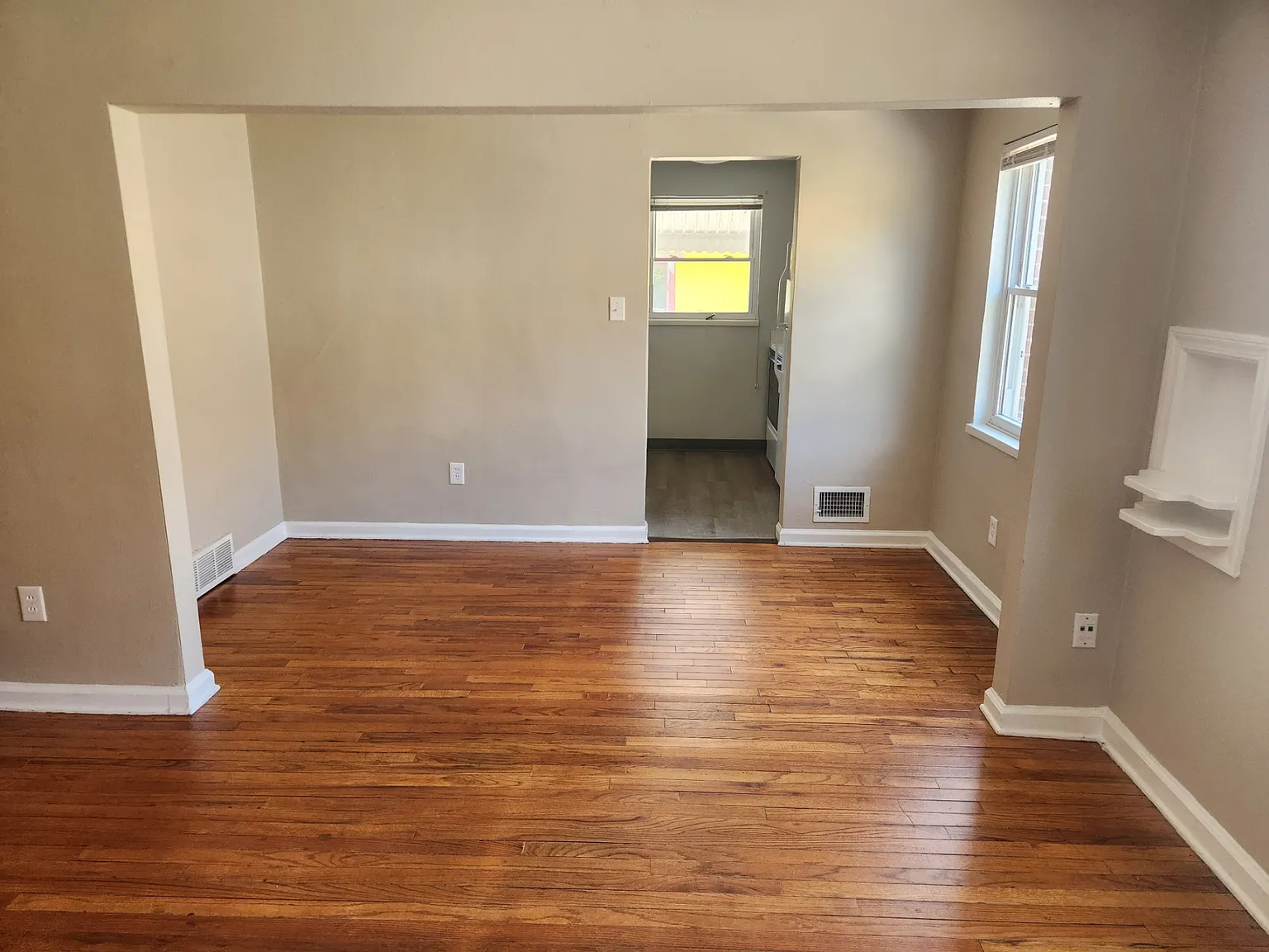 2 bed, 840 sqft, $1,000 — Photo 3