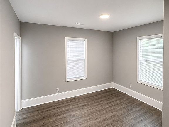 4th image of 304 S Patterson St