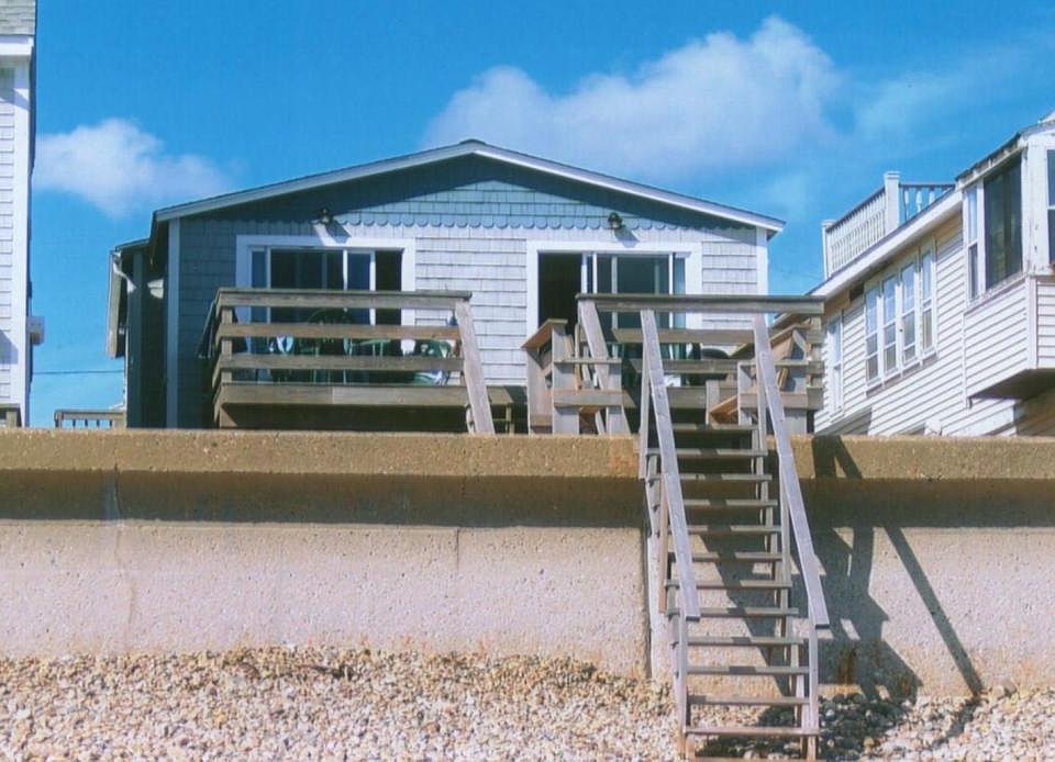 Direct ocean-front one bedroom off-season rental!