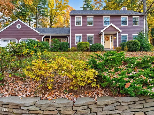 22 Thoroughbred Way, Clifton Park, NY 12065