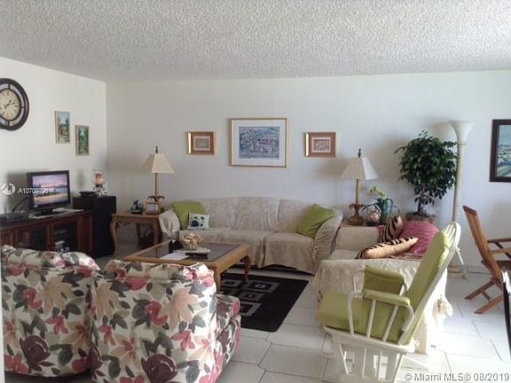 3rd image of 6061 Collins Ave APT 11D
