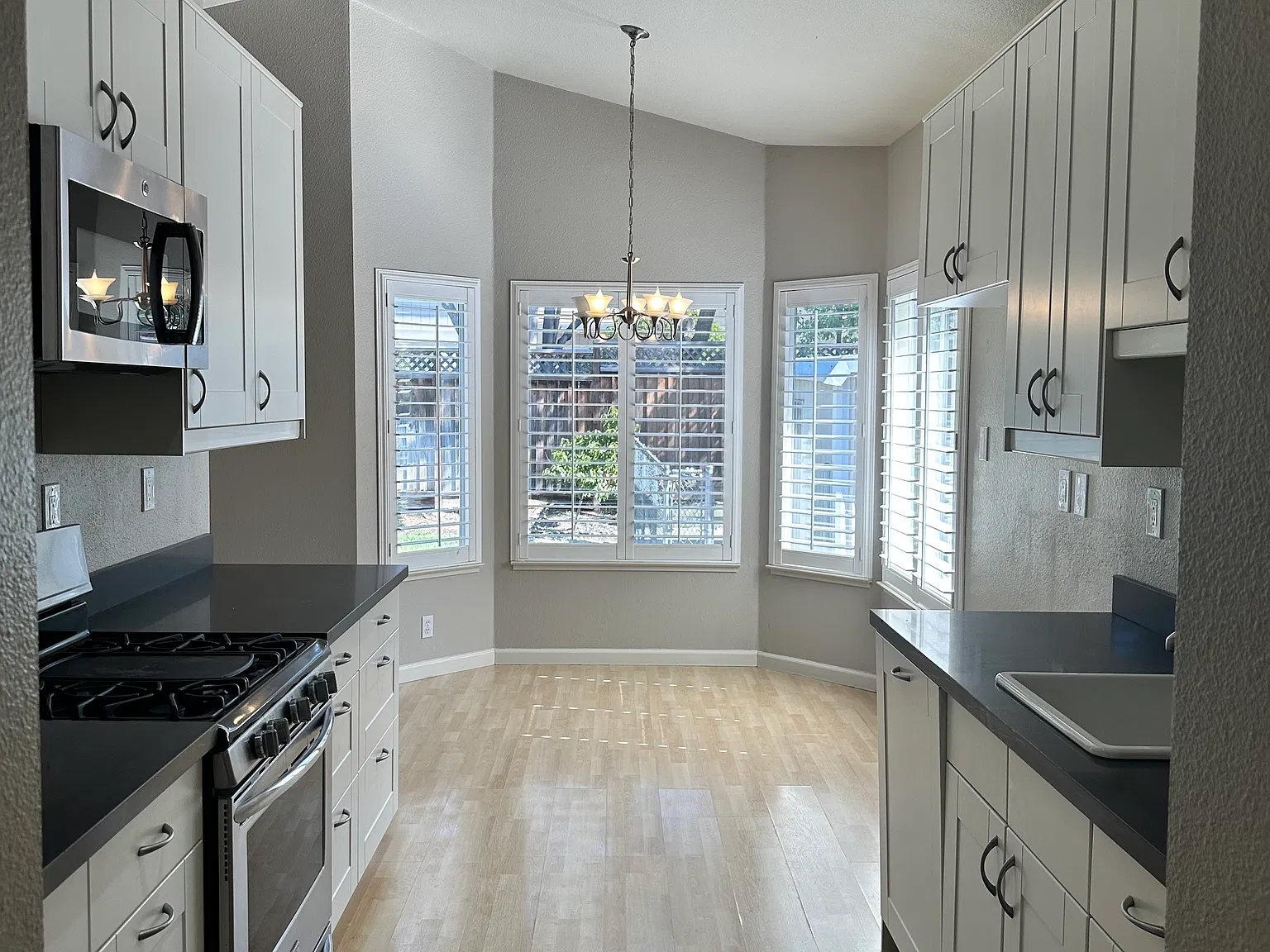 3 bed, 1276 sqft, $3,600 — Photo 3