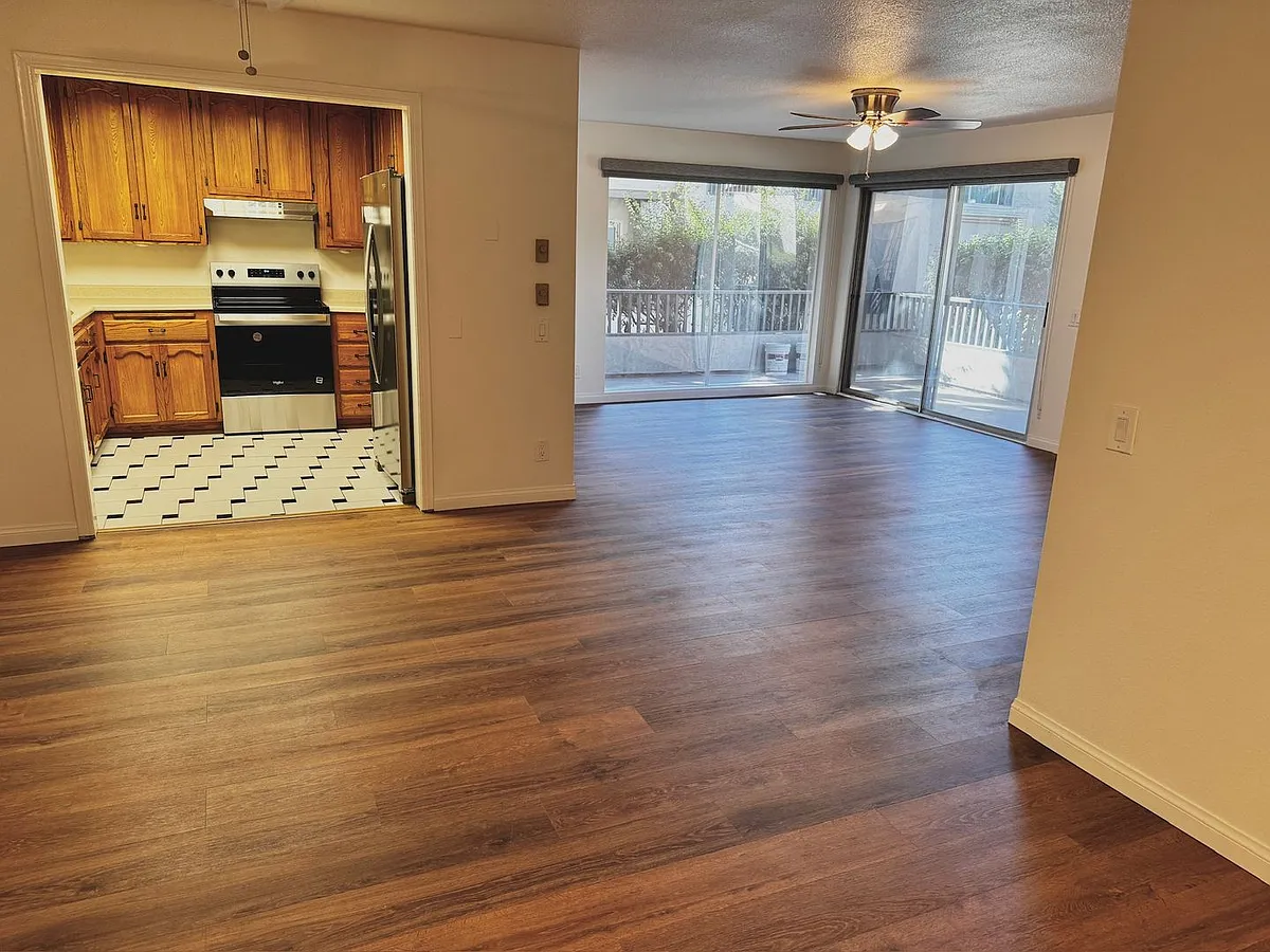 Building Photo - 2512 Clairemont Dr #115