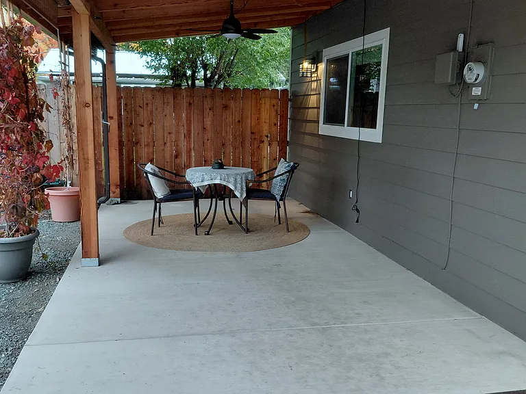 411 SW Westholm Ave — Photo 6