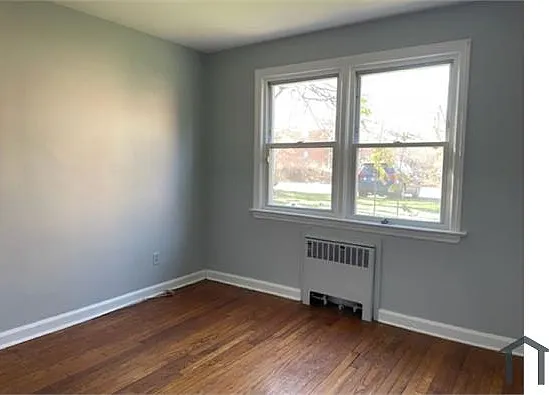 585 Thomas St — Photo 8
