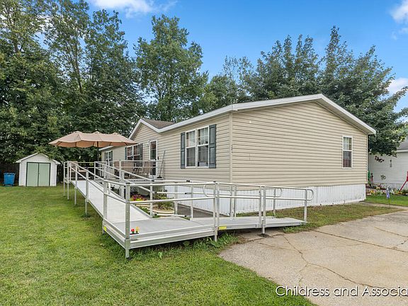 2nd image of 304 S Grandbrook Cir SE
