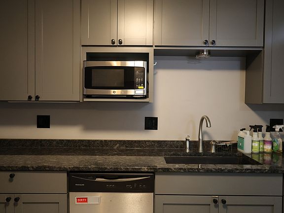 3rd image of 9433 Lincolnwood Dr