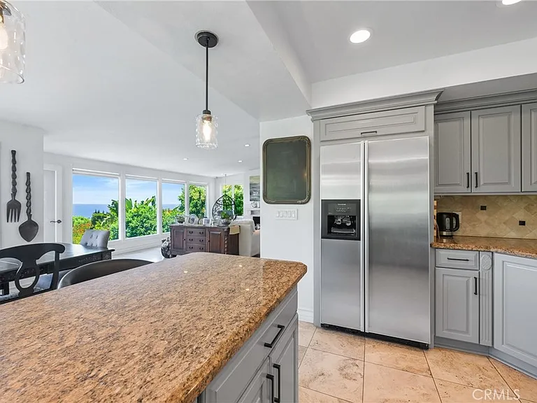 875 Coast View Dr — Photo 11