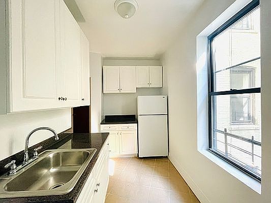 5th image of 708 W 171st St APT 25A