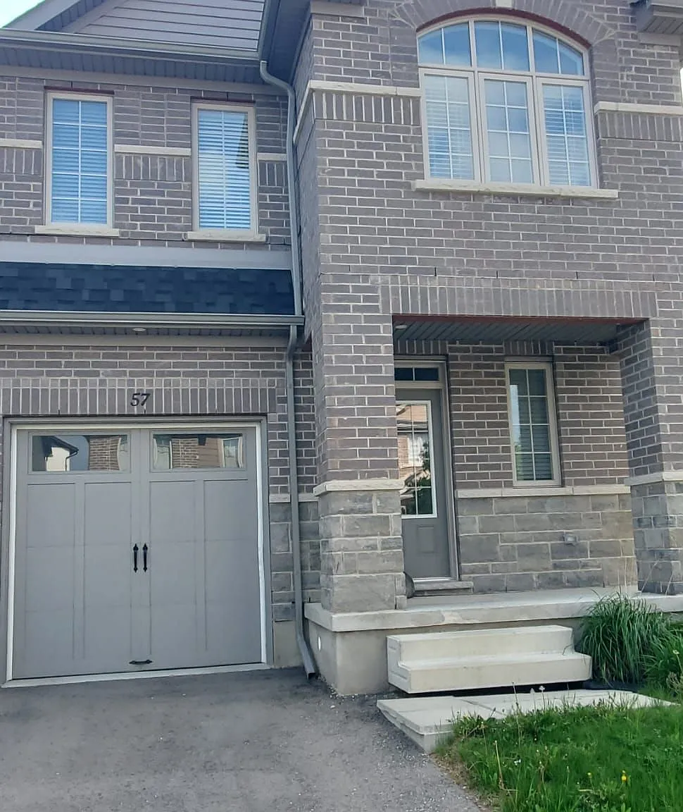 4 bed, $3,000 — Photo 1