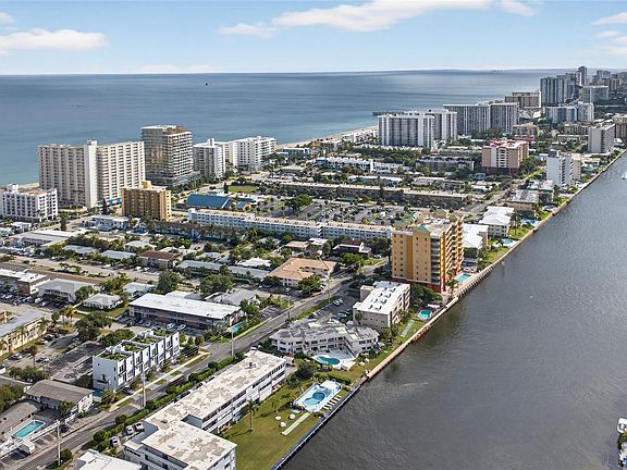 2nd image of 1001 N Riverside Drive #305