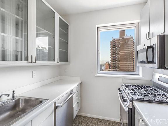 4th image of 301 W 57th St APT 28A