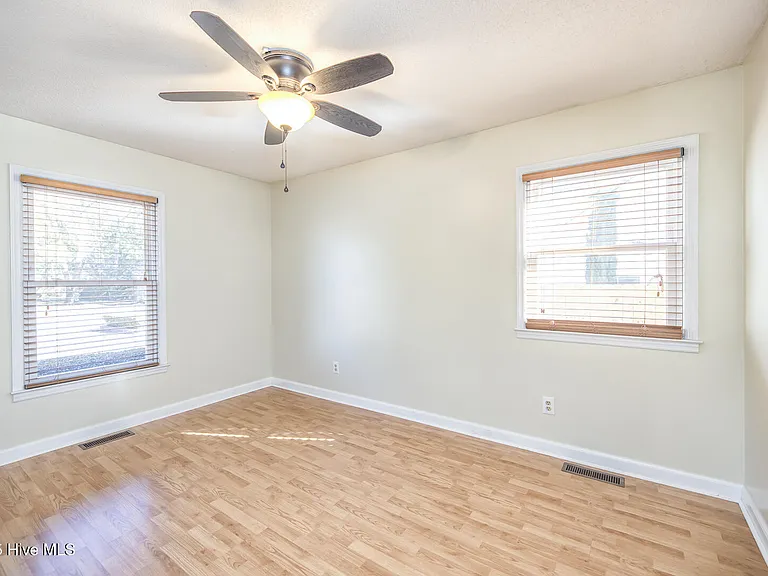 310 R L Honeycutt Dr — Photo 23