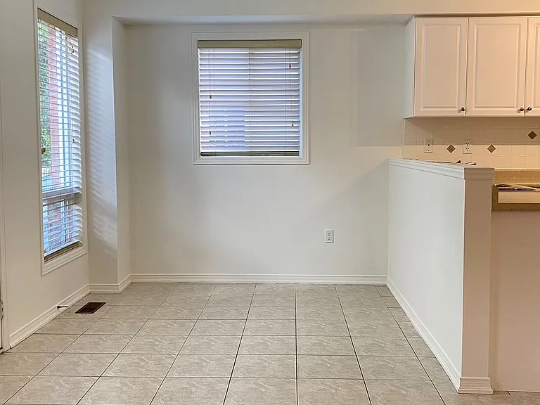 39 Levellands Cres — Photo 11