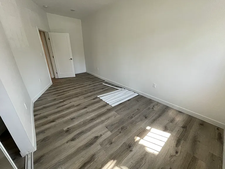 966 N Mariposa Ave #24 — Photo 5