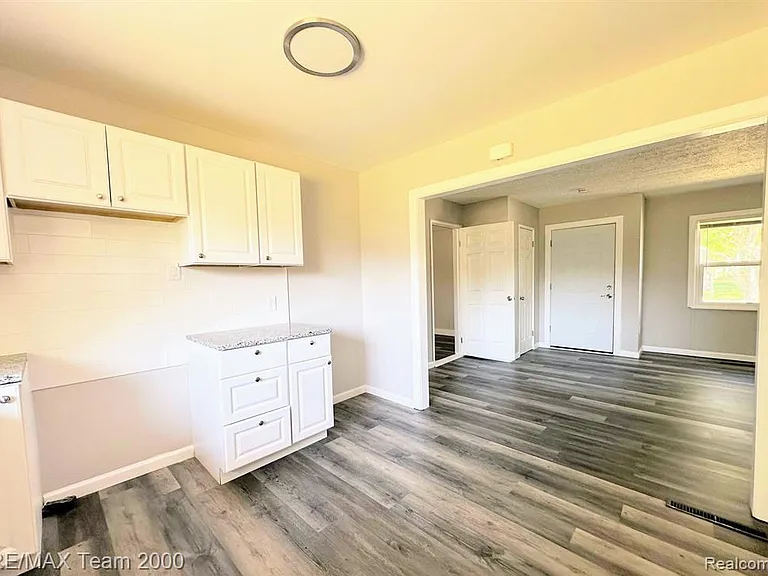 316 Lytle Pl — Photo 17