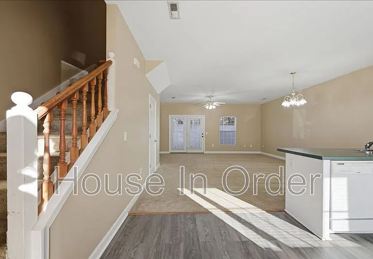 48 Ridgestone Cir — Photo 2