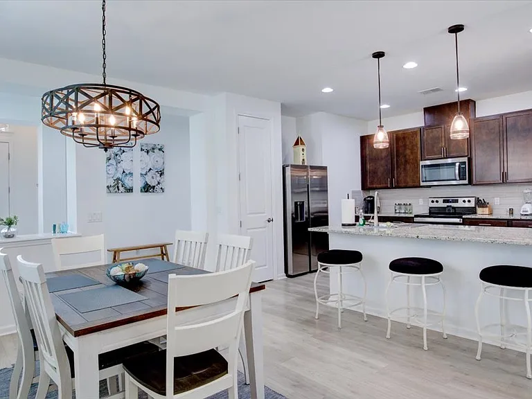 125 Parrot Ave — Photo 12