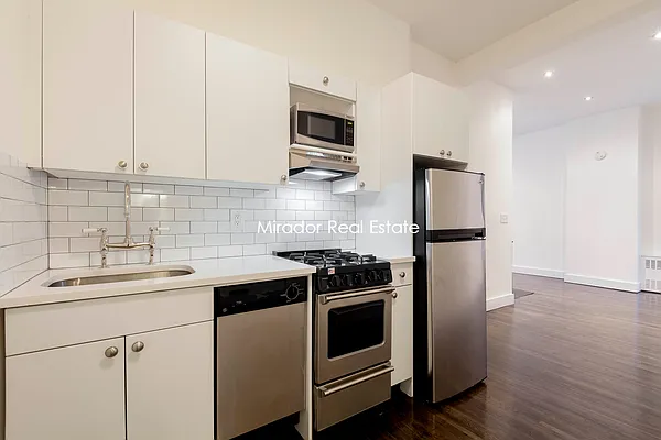 Rented by Mirador Real Estate | media 23