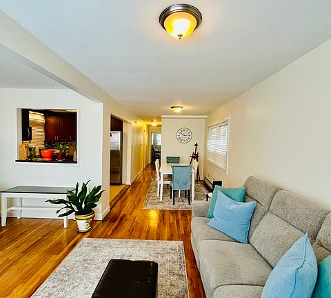 4th image of 203 Zabriskie St Unit 1