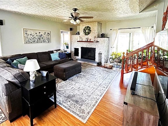 3rd image of 3105 Charles St