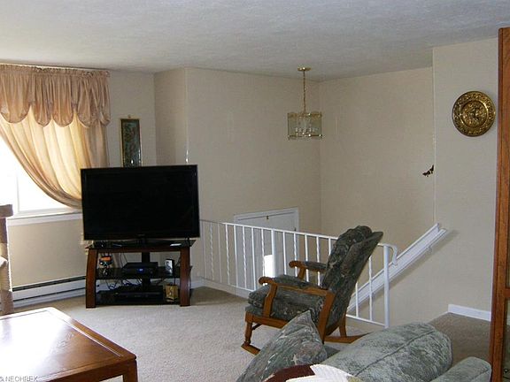 4th image of 35848 Dorchester Ave