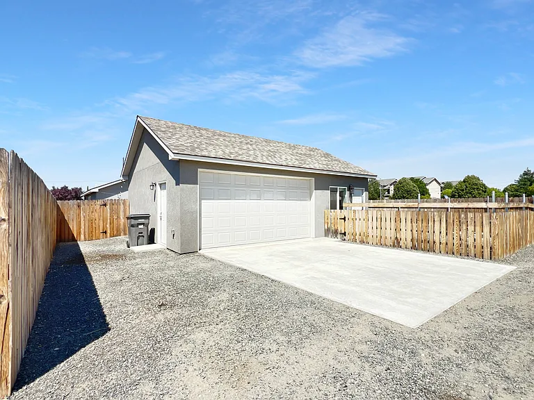 1443 Carson St #B — Photo 3