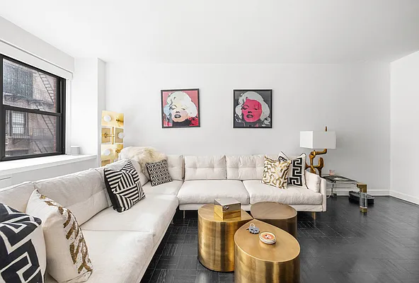 Living room, photo 3