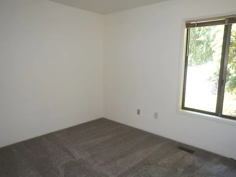 1440 SW Upland Dr — Photo 9