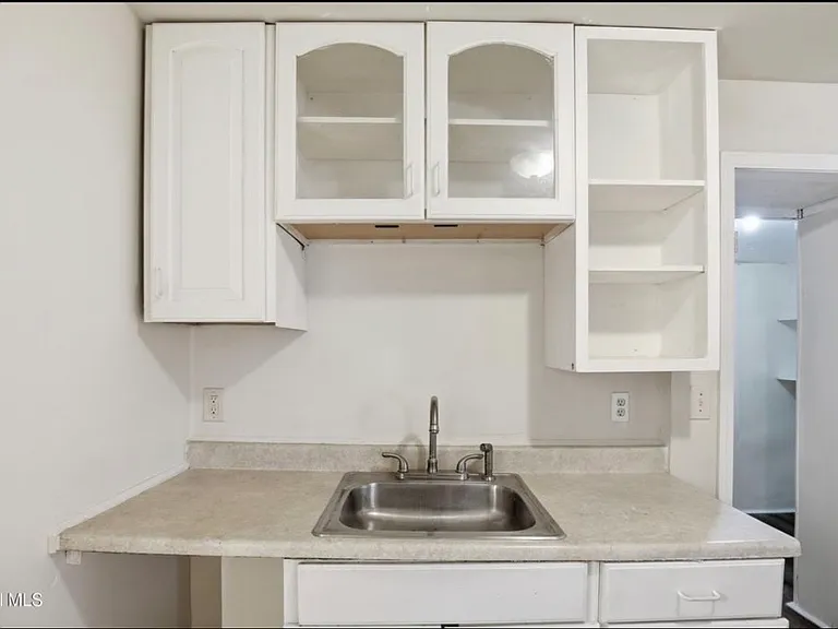 118 Robinson St #120 — Photo 10