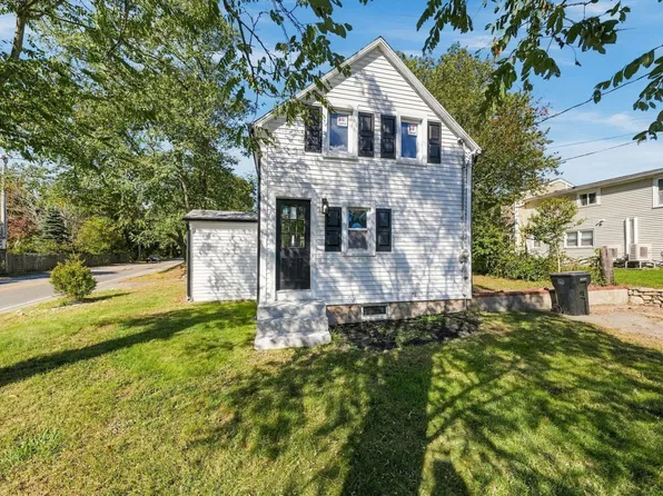 963 Russells Mills Rd, Dartmouth, MA 02748