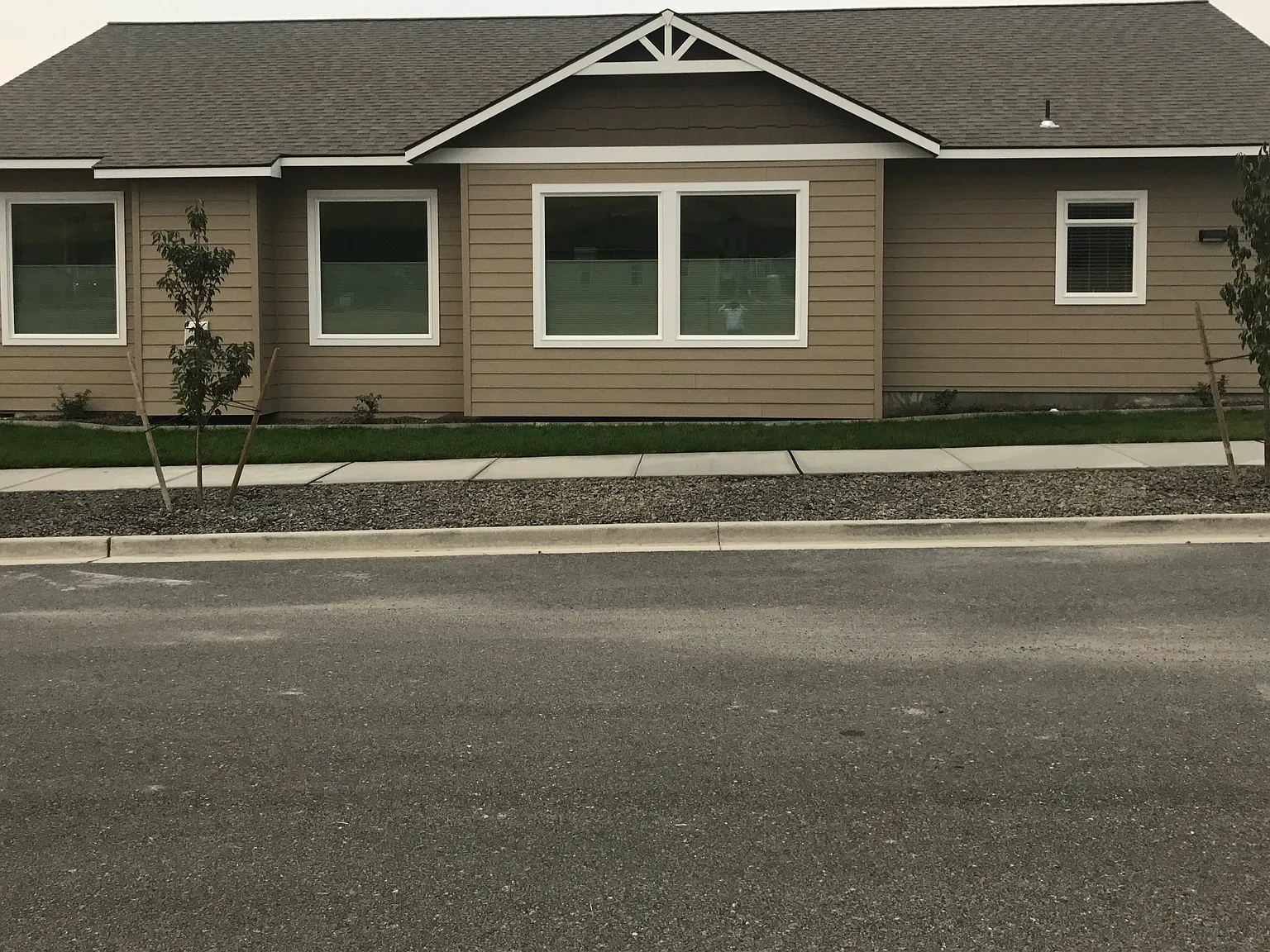 3 bed, 1877 sqft, $2,300 — Photo 4