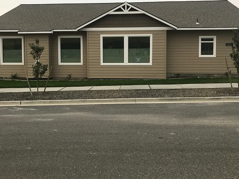 2335 Bellaview Ave — Photo 2