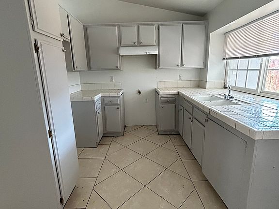 5th image of 14972 Perham Dr