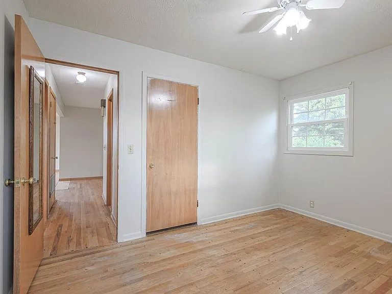 8209 Hillside Dr — Photo 16