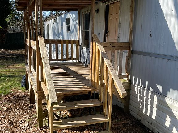 2nd image of 35 Fountain Cir