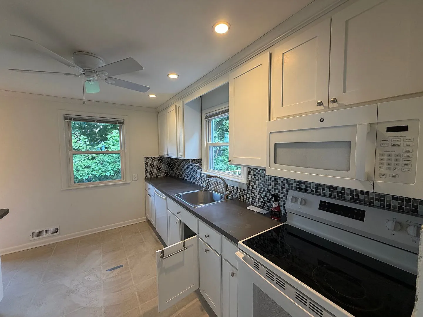 Beautiful Single Family Home In Lovely Neighborhood — Photo 4