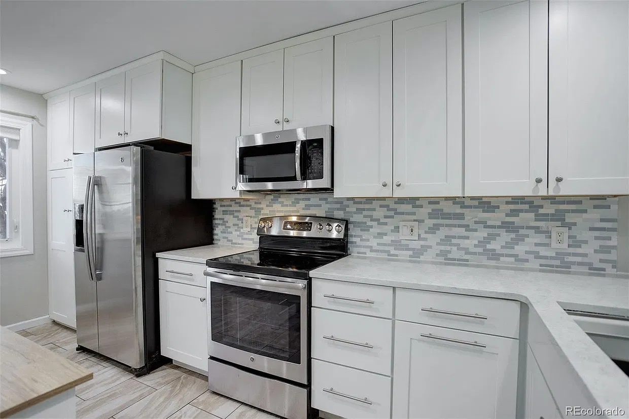 2 bed, 1.5 bath, 1008 sqft, $2,300 — Photo 4