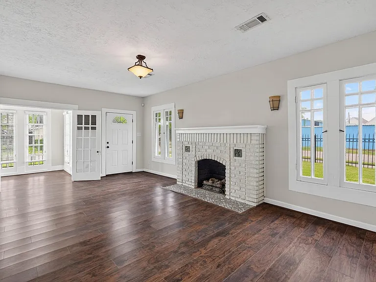 5401 N Capitol St — Photo 11