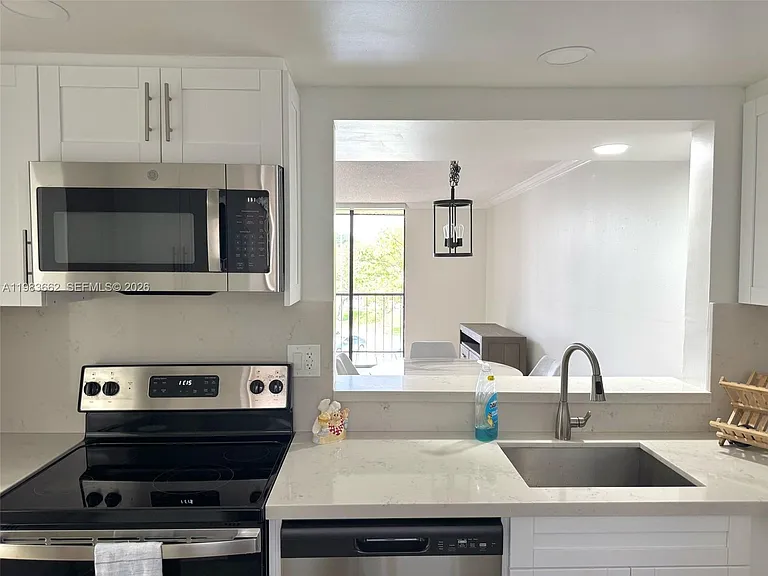 8075 SW 107th Ave #310 — Photo 3